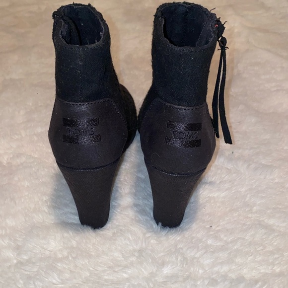 TOMS Wedge Heels. - Picture 2 of 4